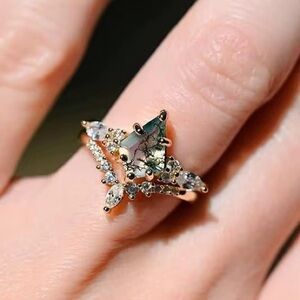 🆕 Genuine Moss Agate stone and zirconia ring